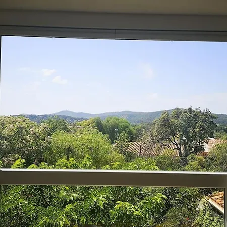 Haut De Avec Piscine Et Jardin דירה