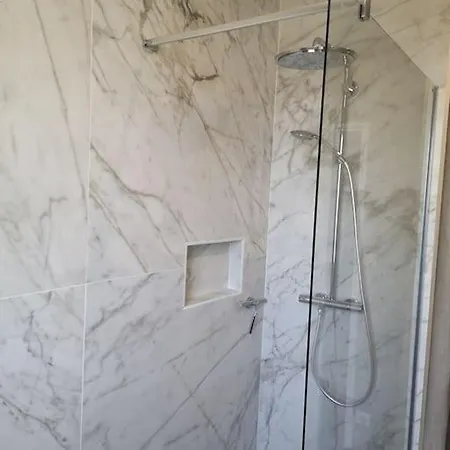 Haut De Avec Piscine Et Jardin